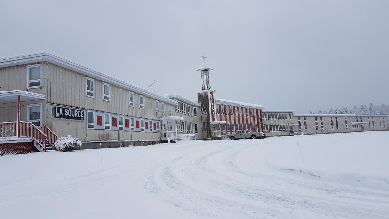 Domaine St-Viateur Hostel Amos Bagian luar foto