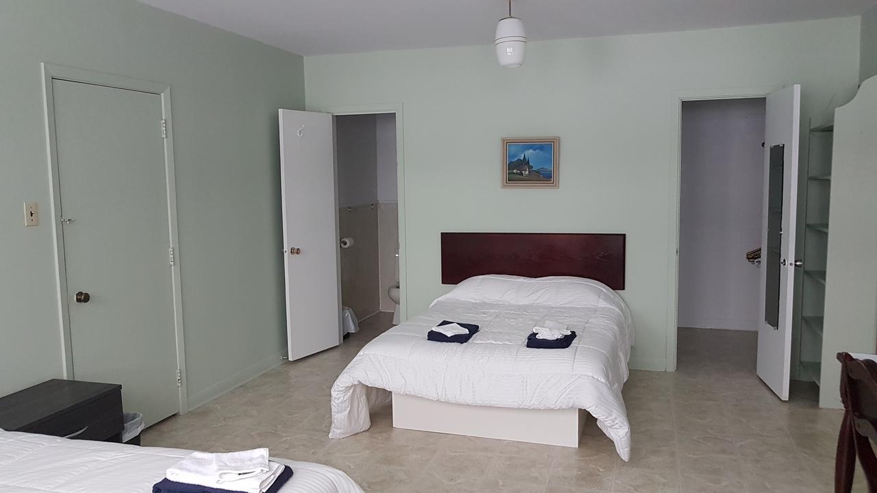 Domaine St-Viateur Hostel Amos Bagian luar foto
