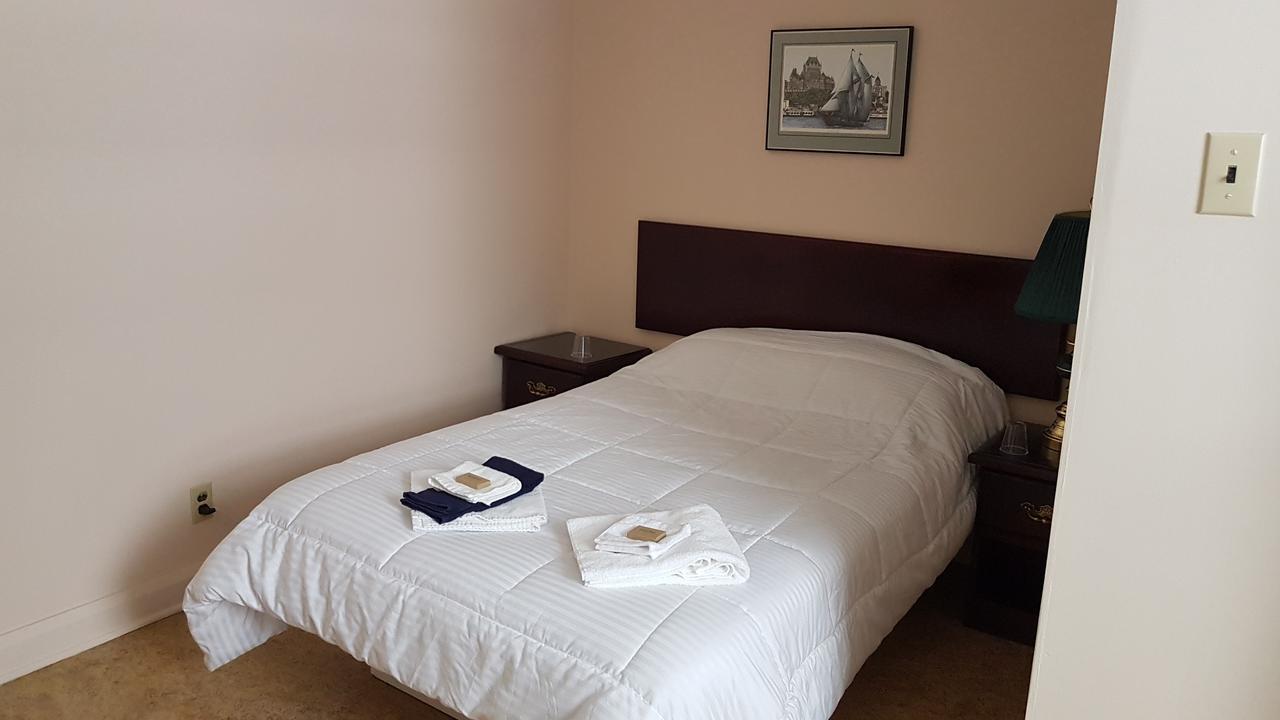 Domaine St-Viateur Hostel Amos Bagian luar foto