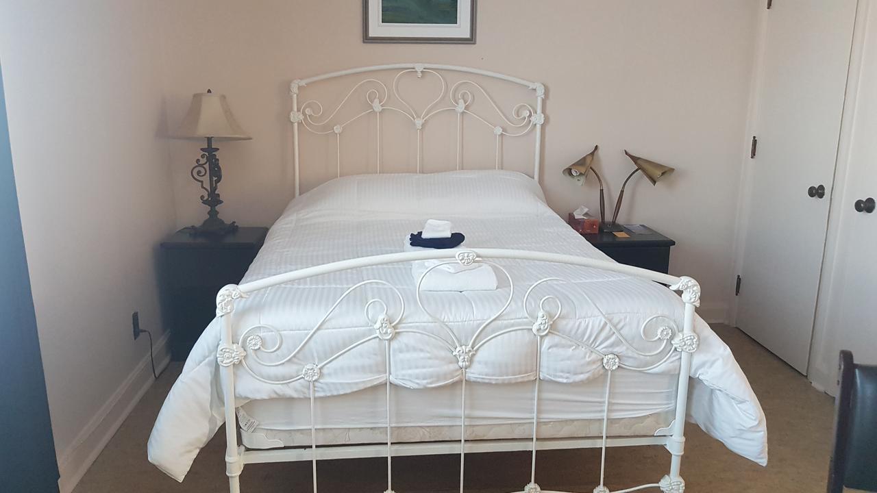 Domaine St-Viateur Hostel Amos Bagian luar foto