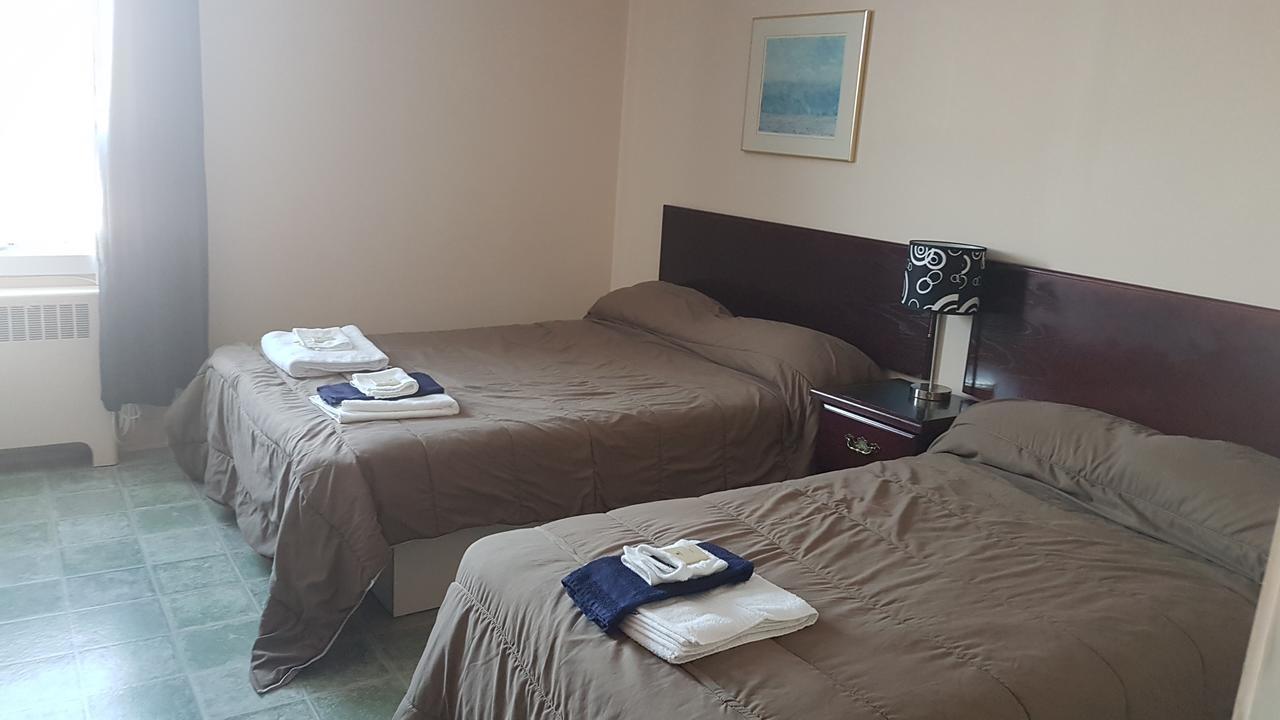 Domaine St-Viateur Hostel Amos Bagian luar foto