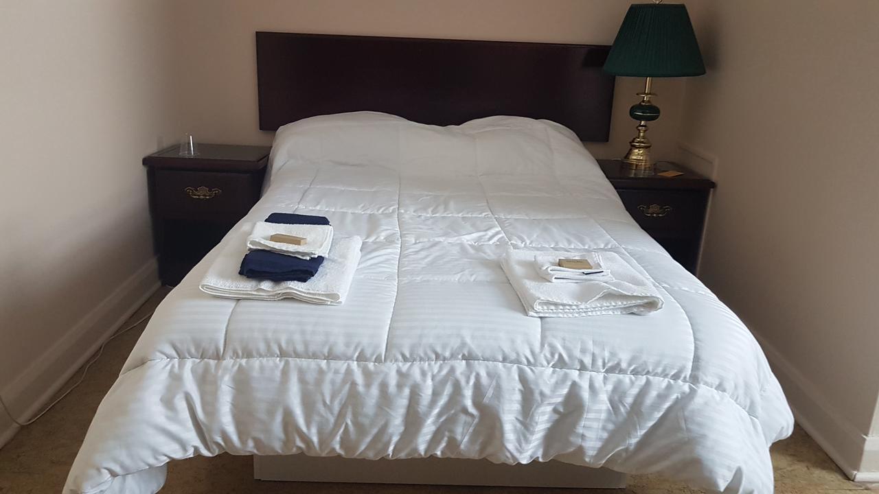 Domaine St-Viateur Hostel Amos Bagian luar foto