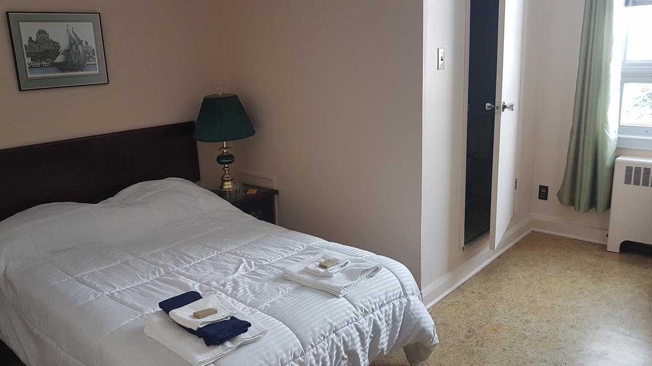 Domaine St-Viateur Hostel Amos Bagian luar foto