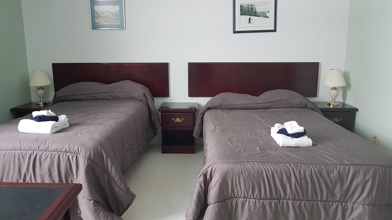 Domaine St-Viateur Hostel Amos Bagian luar foto